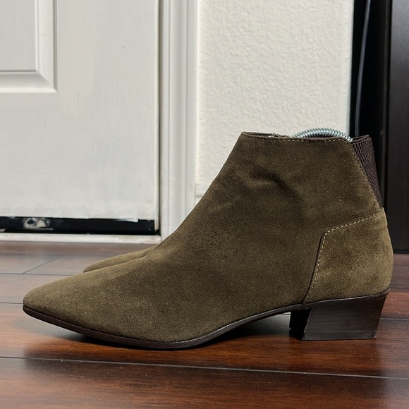 Aquatalia  Italy Women's Franca Boots Suede Leather Waterproof Block Heel sz 9 - Picture 3 of 12